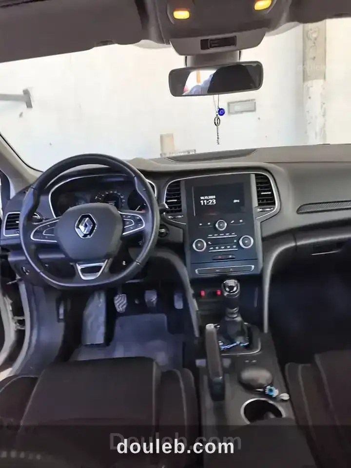 Megane sedan 1er main - Miniature 3