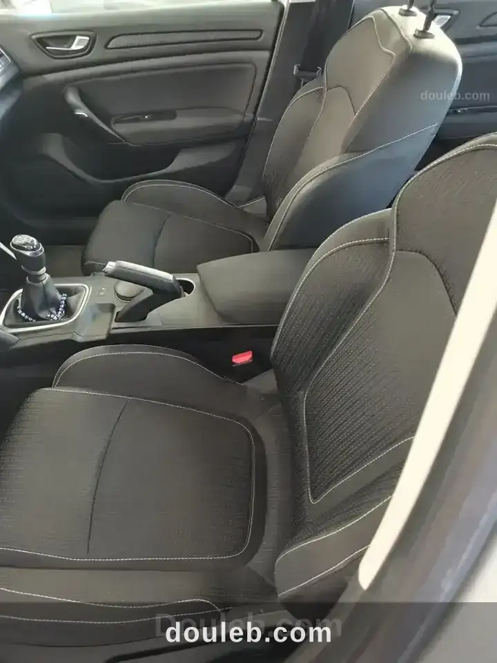 Megane sedan 1er main - Miniature 4