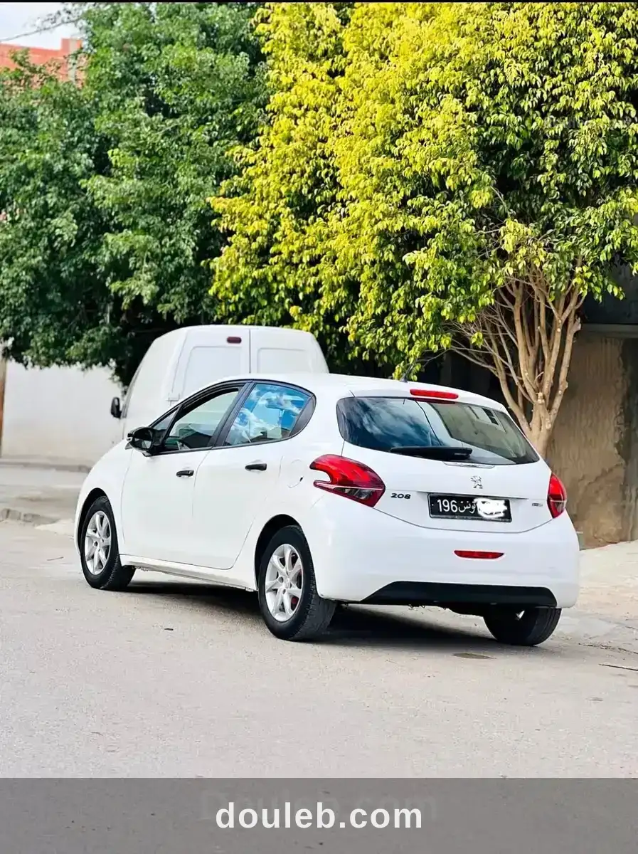 Peugeot 208 - Miniature 3