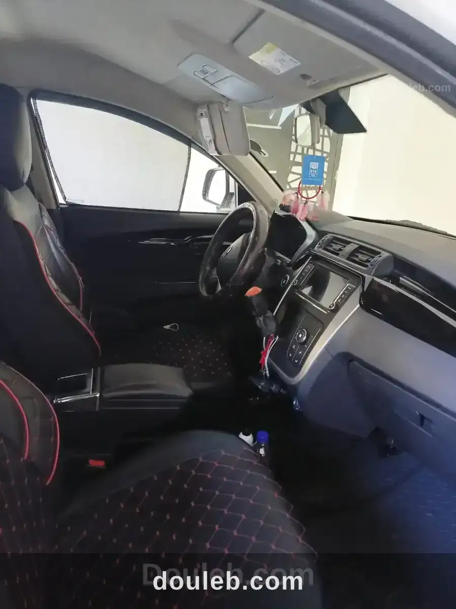 Dame vend mahindra k8 ttes options 56000km - Miniature 4