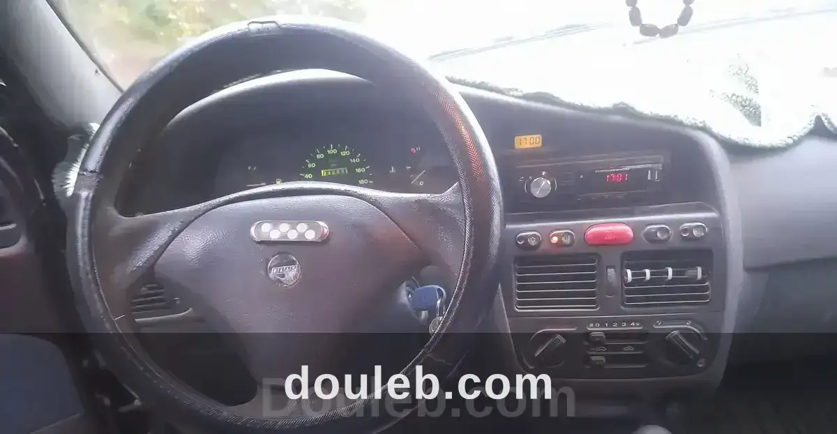 Voiture en bon état - Miniature 2