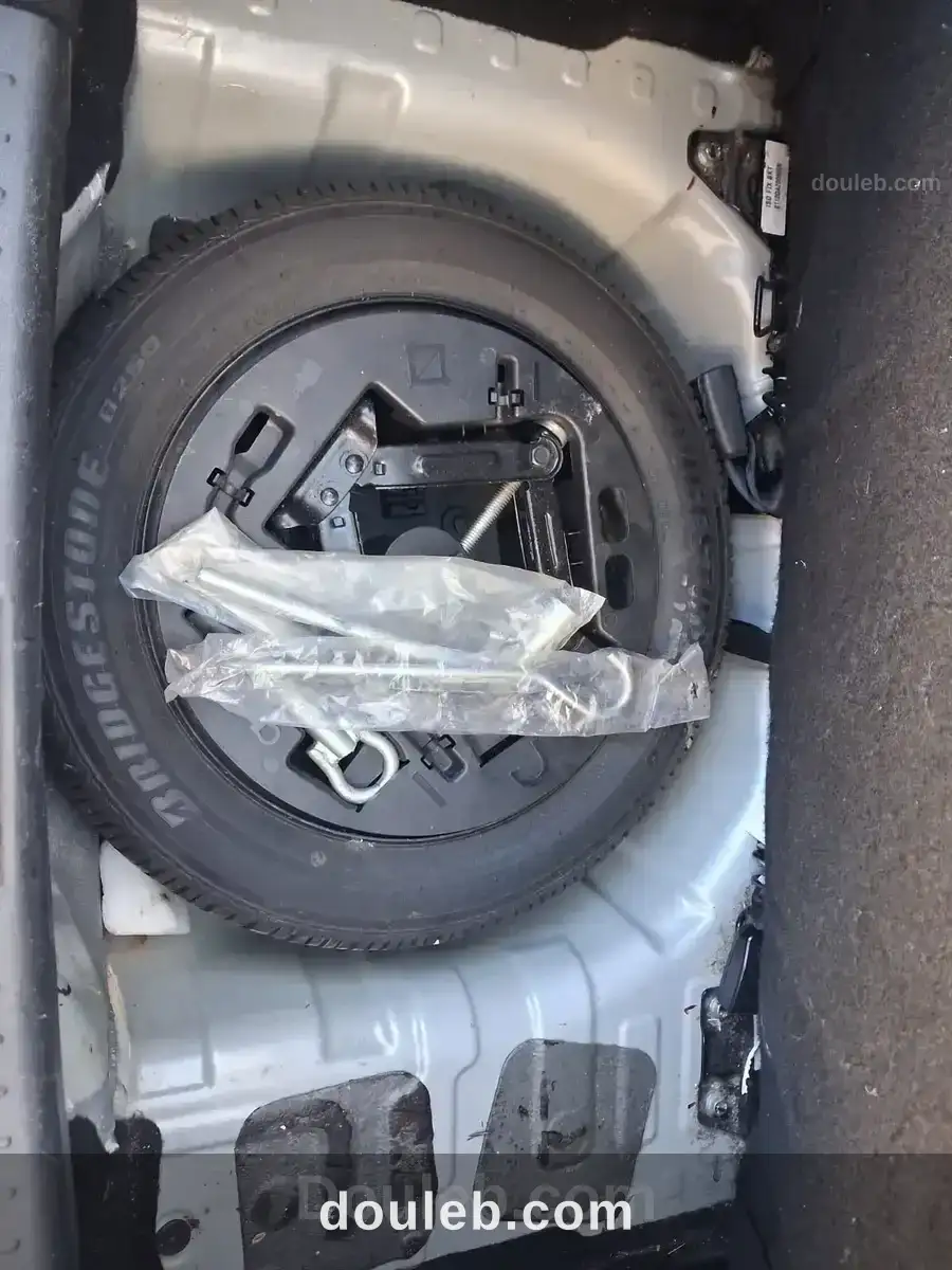 Voiture mahaindra kuv100 - Miniature 5