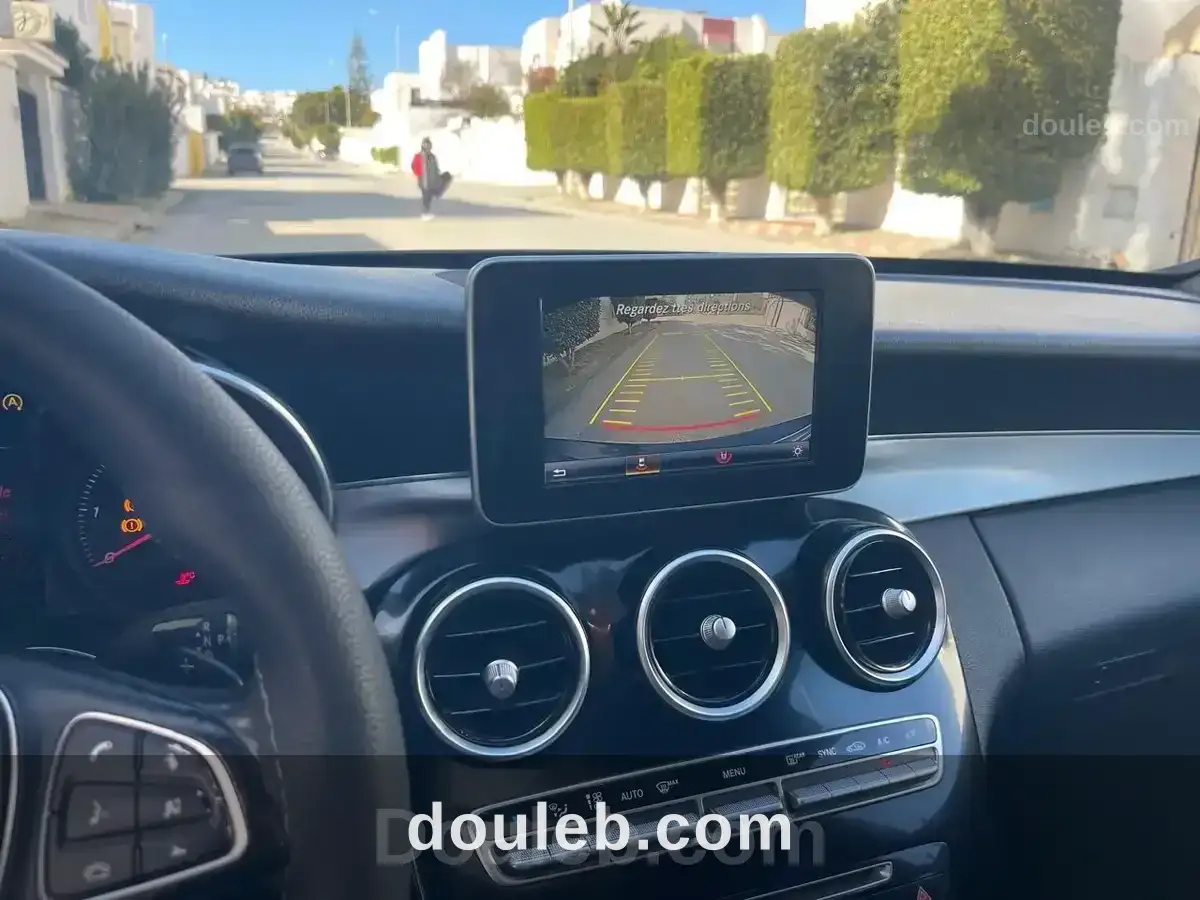 Une belle voiture mercedes - Miniature 2