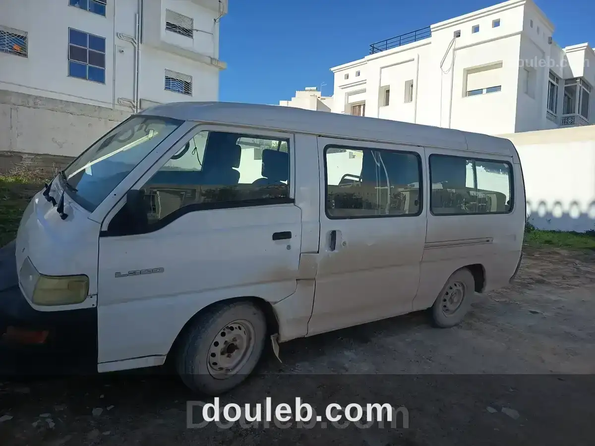 Mitsubishi 9 places - Miniature 2