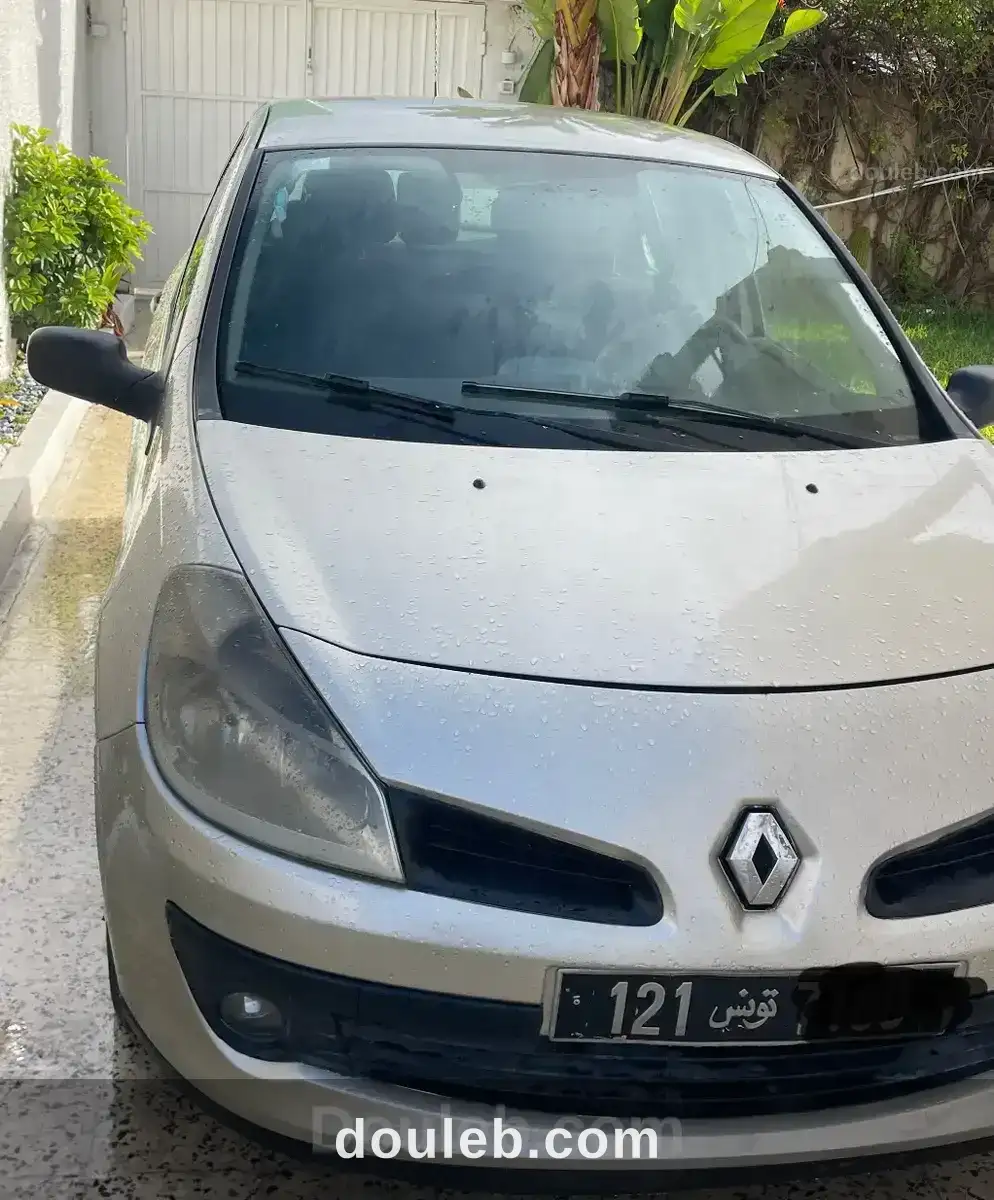 Clio 3 diesel bon état à Tunis