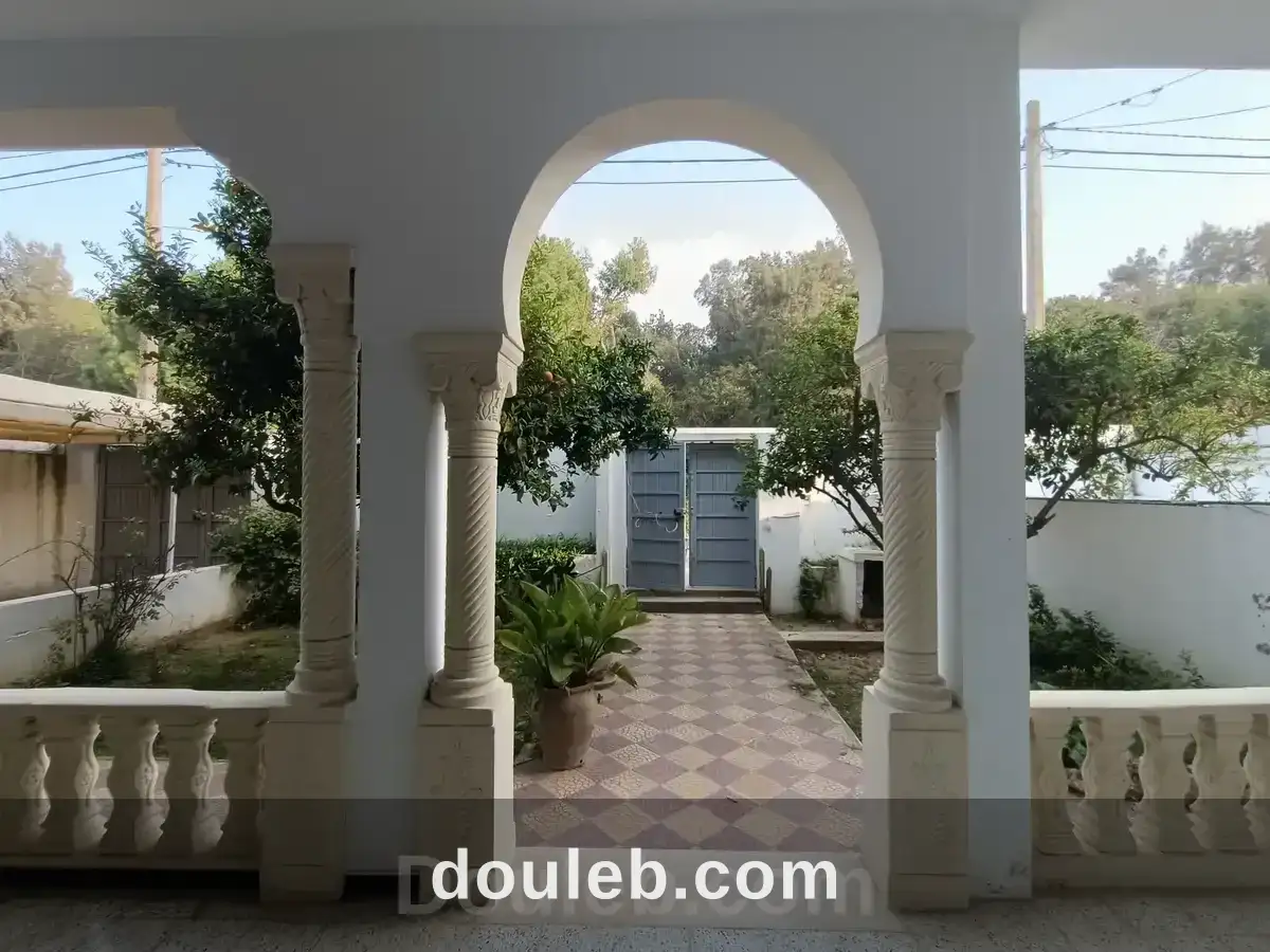 Un rdc vide à marsa saada à Tunis