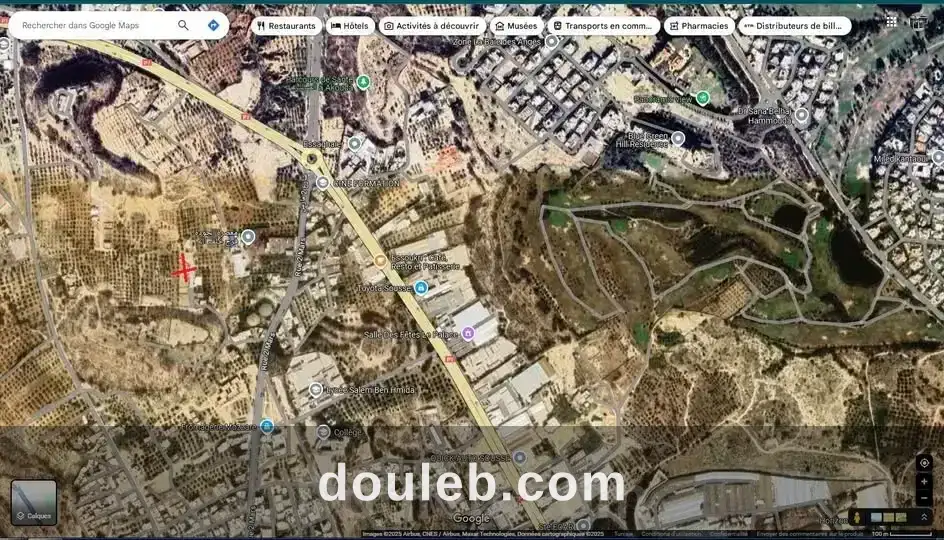 Lot rue 02 mars akouda pas loin la baie des anges à Tunis