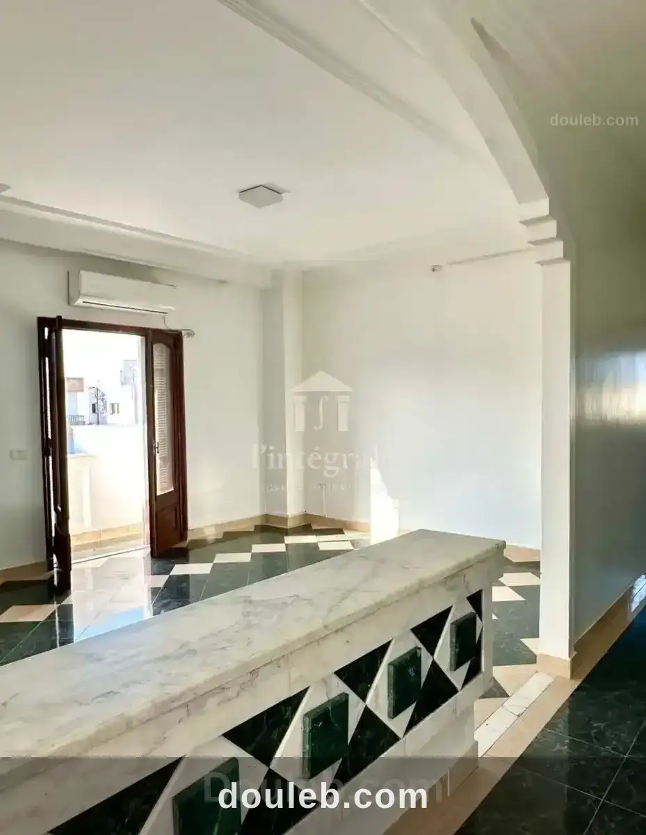 Etage de villa s4 à usage bureautique alain savary à Tunis