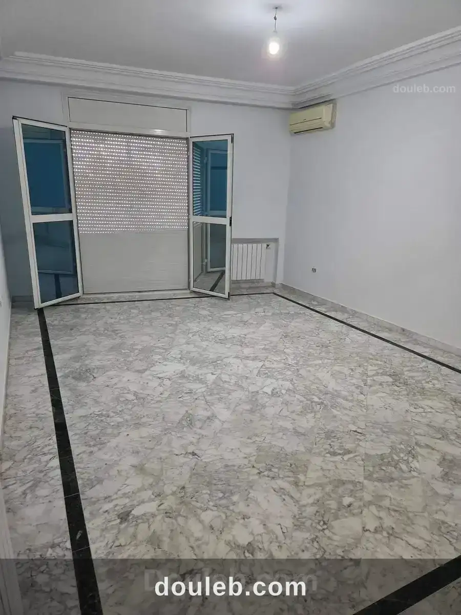 Ennasr 2 appt s3 bien situé coté commodités à Tunis
