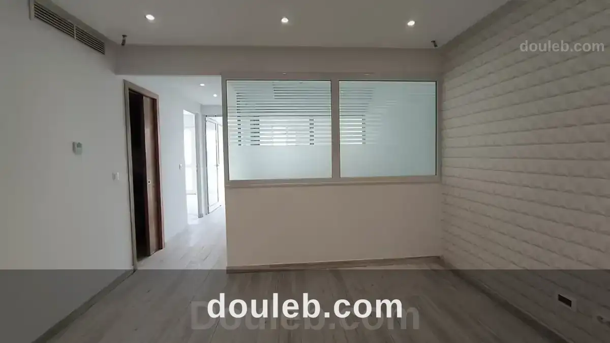 Bureau ht standing grand accueil et 03 pieces à Tunis