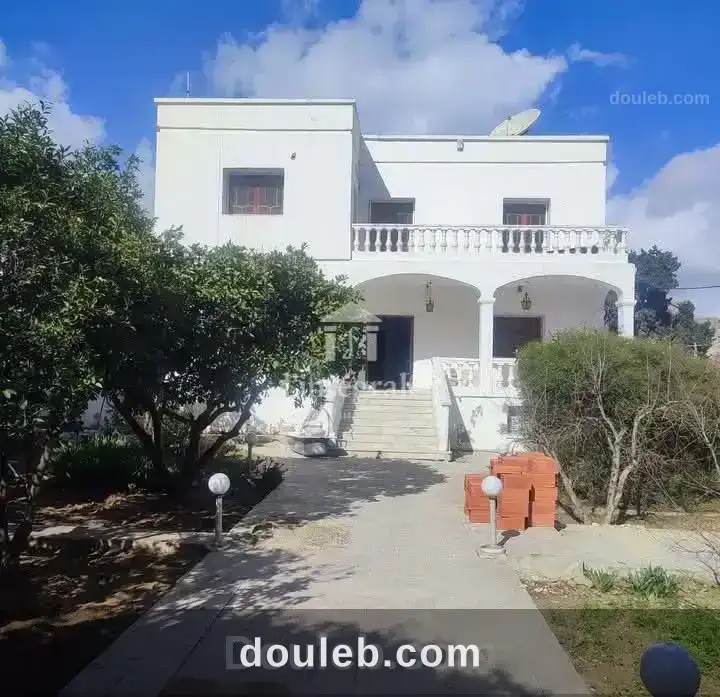 Grande villa bureautique à menzah5 à Tunis