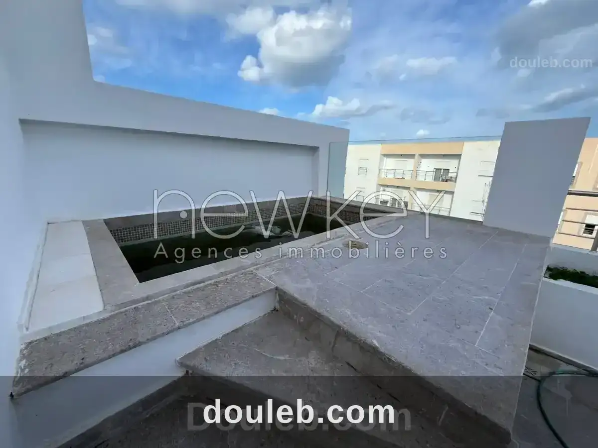 Triplex avec piscine à gammarth à Tunis