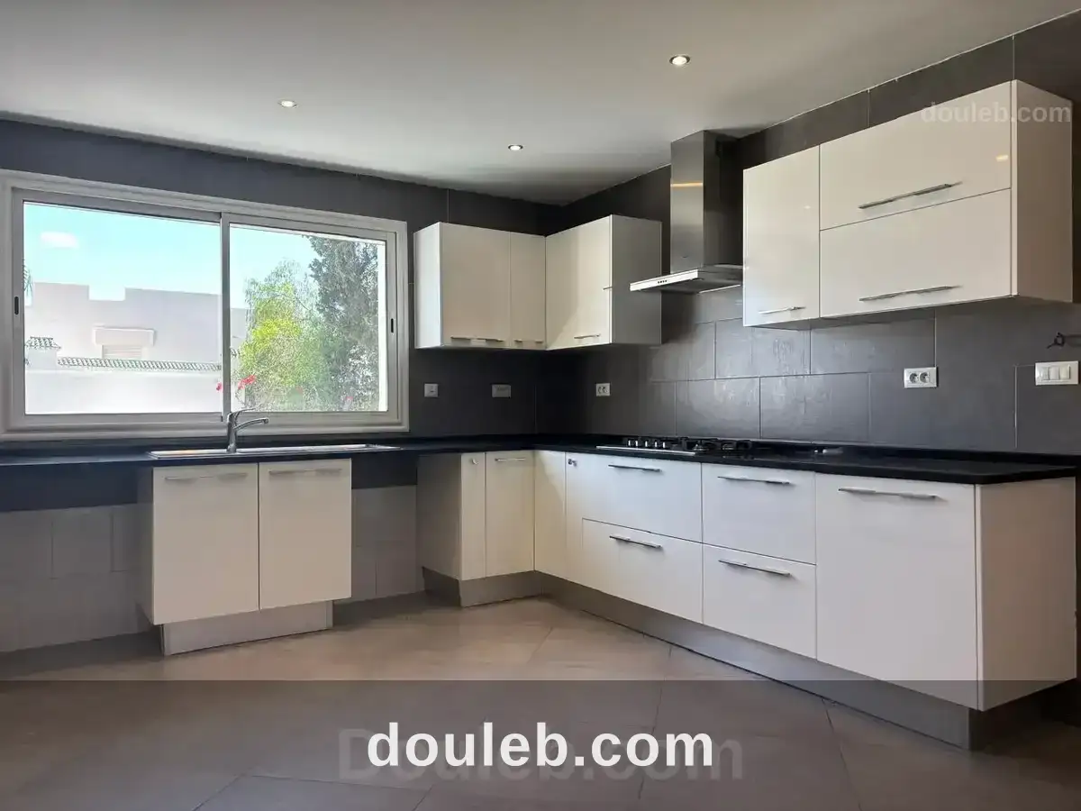 Villa s6 avec piscine à gammarth superieur à Tunis