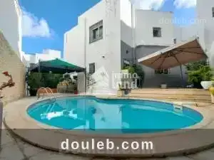 Triplex avec piscine aux jardins del à Tunis