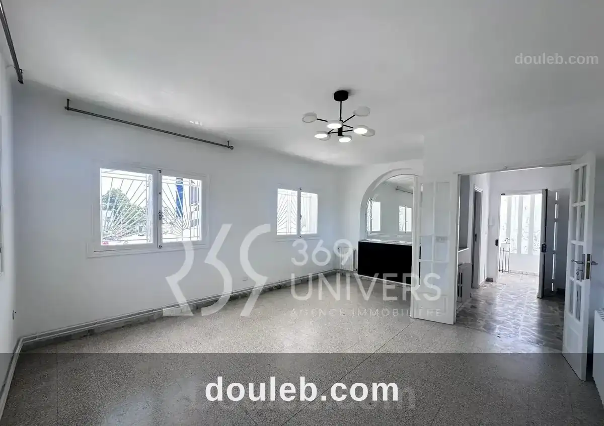 Eatge avec terrasse à marsa ville ref ra146 à Tunis