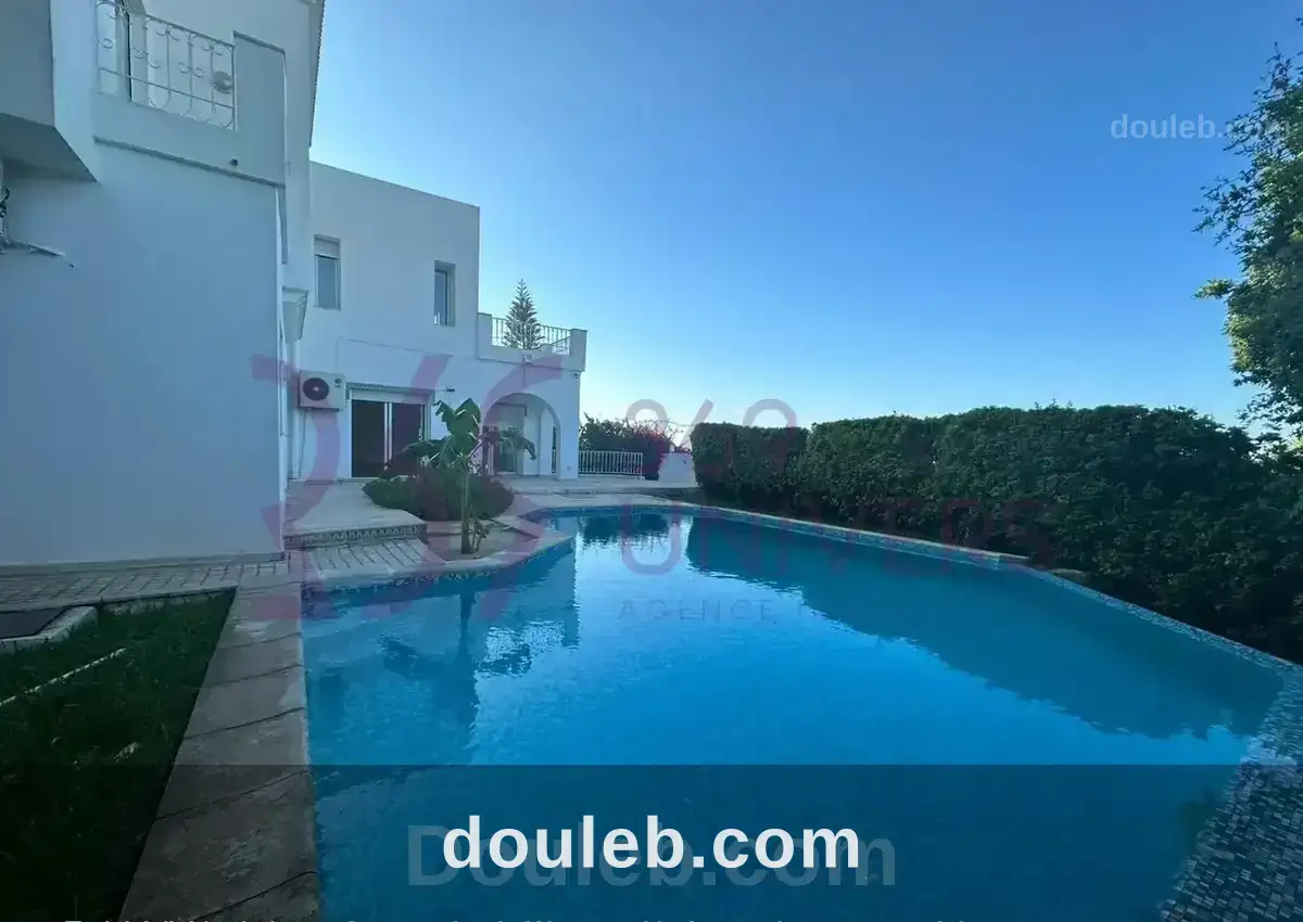 Villa avec piscine à gammarth ref rh027 à Tunis