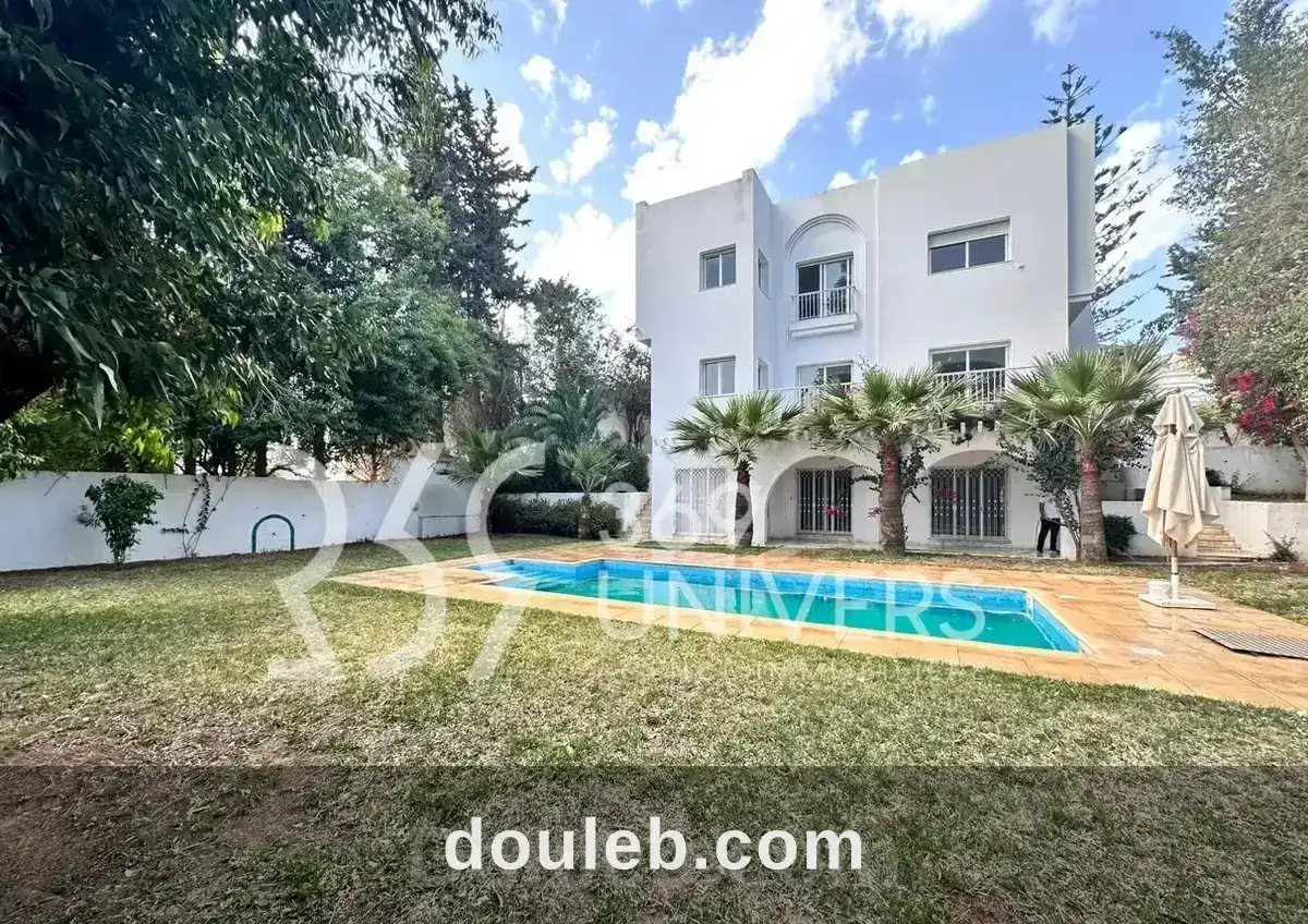 Villa meublée avec piscine à gammarth ref rh165 à Tunis