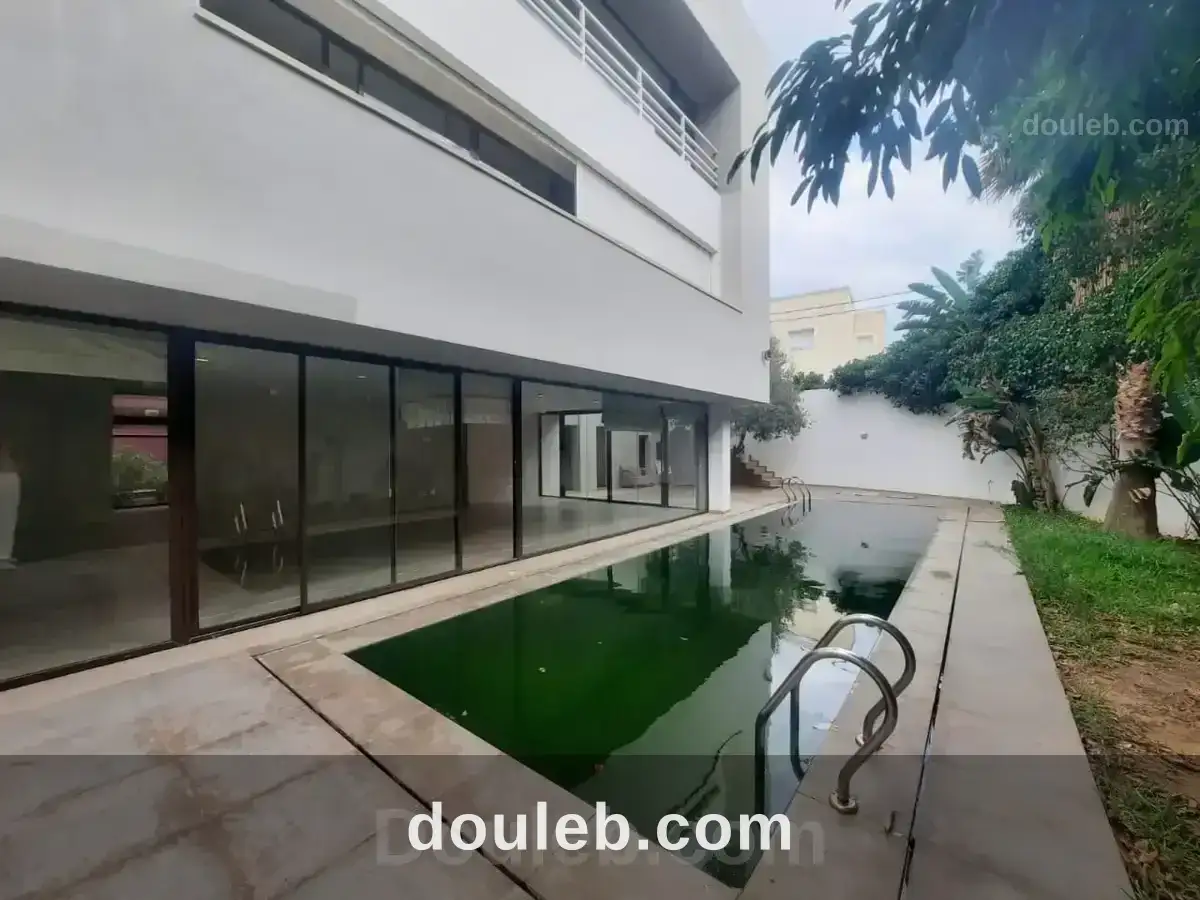 Coquette villa avec une piscine à Tunis
