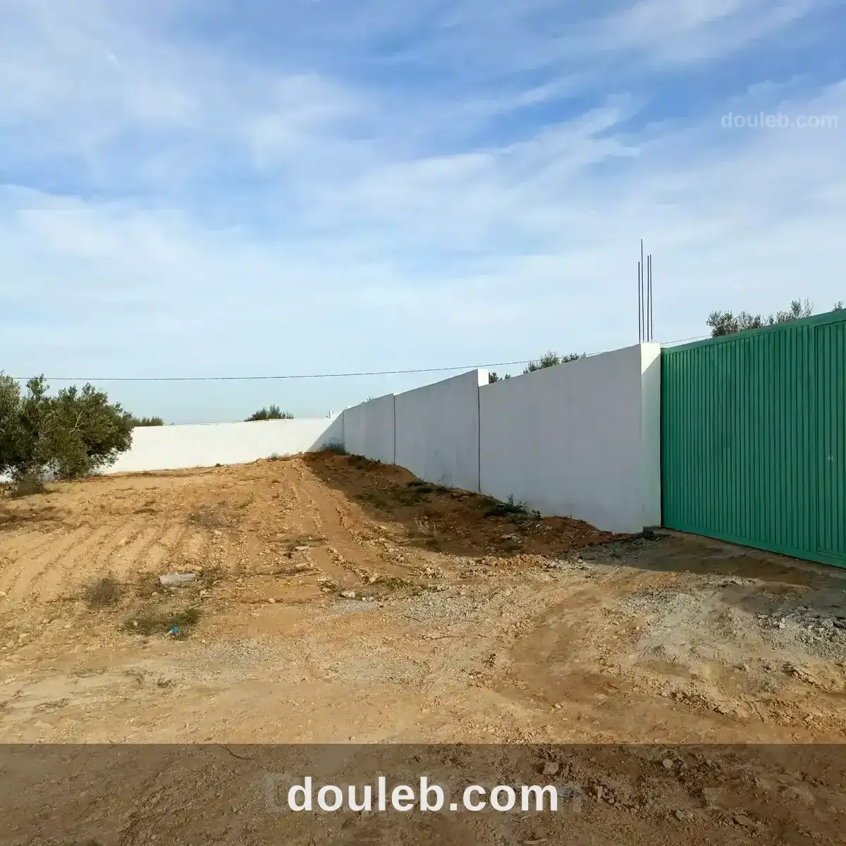 Av beau terrain de 600m proche hammamet yasmine à Tunis