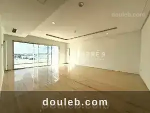 Un s3 avec une vue dégagée au lac 2 à Tunis