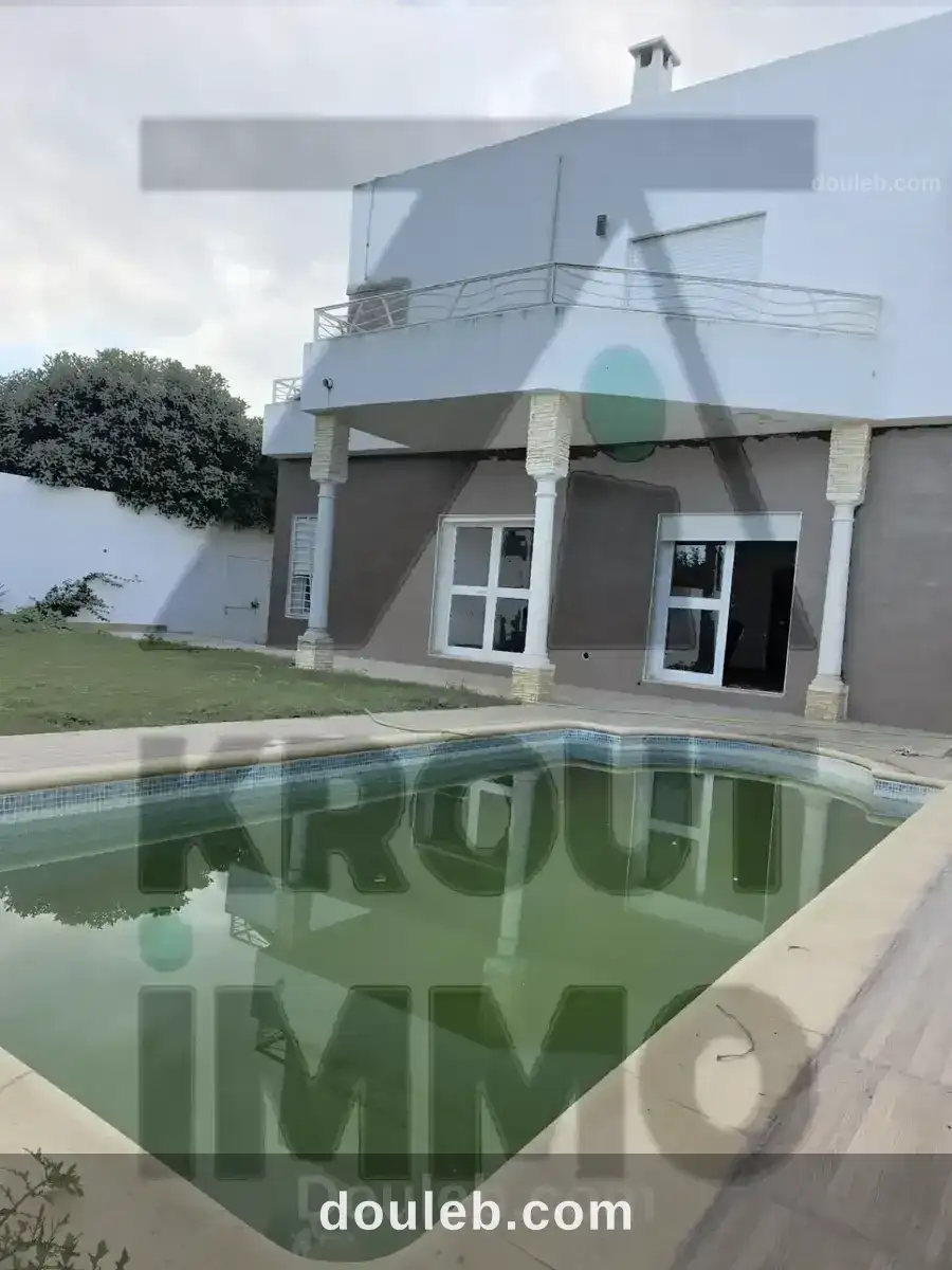 Villa avec piscine meublé ou vide chotrana à Tunis