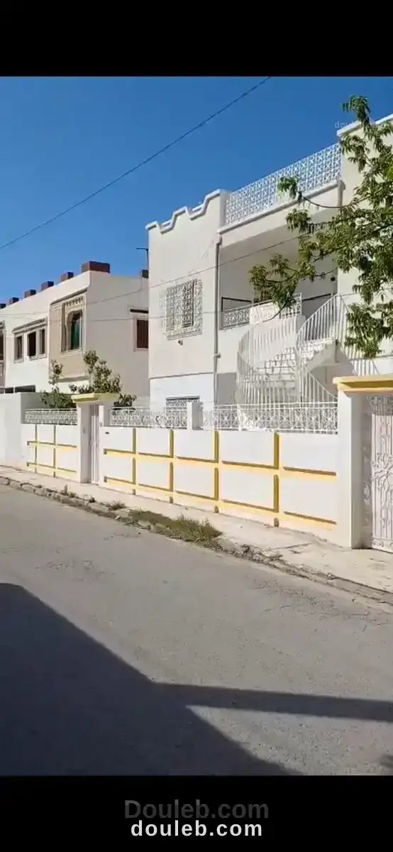 Deux villa indépendante avec 2 studio à Tunis