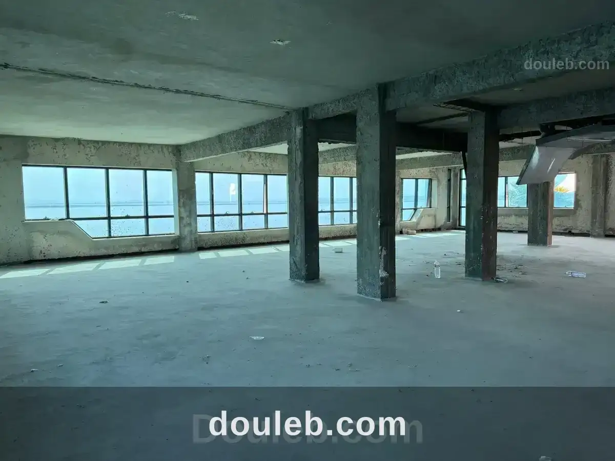 Immeuble 4450 m2 retapé à neuf au berge du lac 1 à Tunis