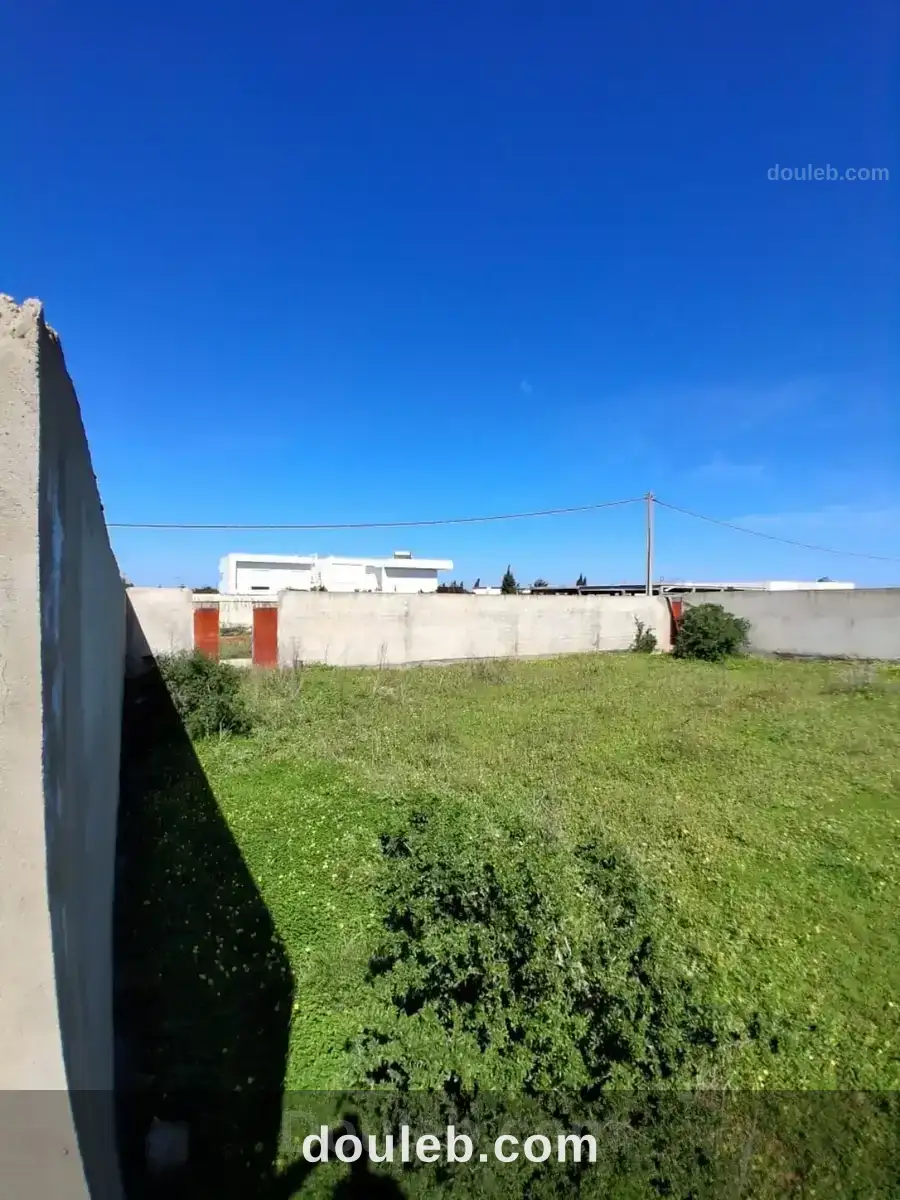 Terrain cloturé de 904m à sidi younes à Tunis