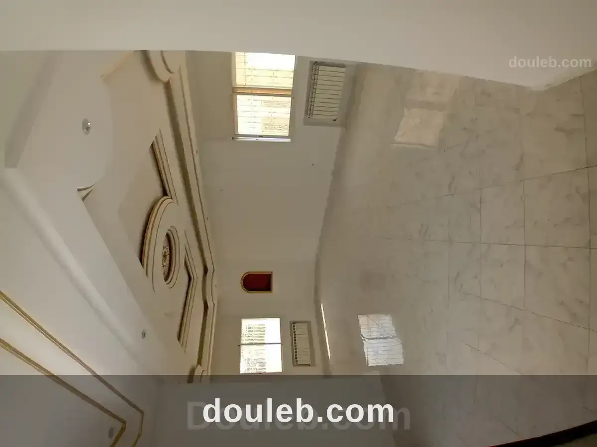 Rdc villa s4 hs avec jardin et garage à Tunis