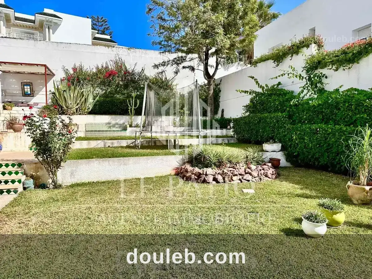 Villa s6 avec piscine a gammarth à Tunis