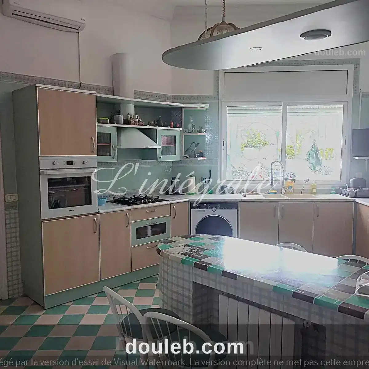 Magnifique villa commerciale de 3 niveaux à Tunis