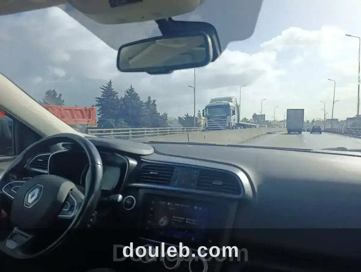 Renault kadjar bleu à Tunis