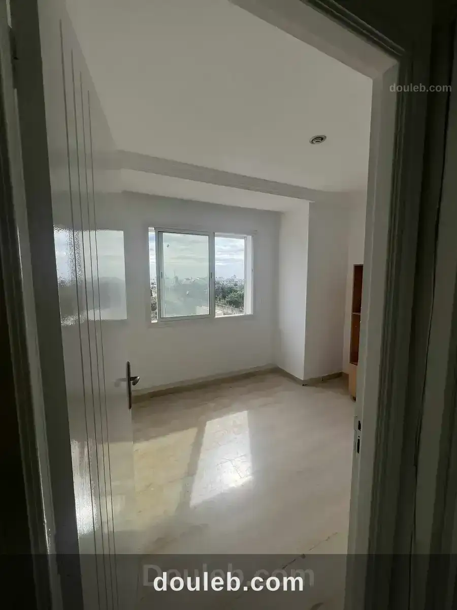 Studio bien placé - Miniature 2