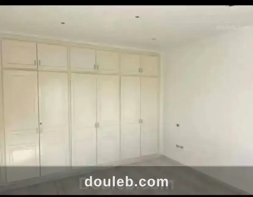 Un duplex propre avec jardin qui done sur deux rue - Miniature 2