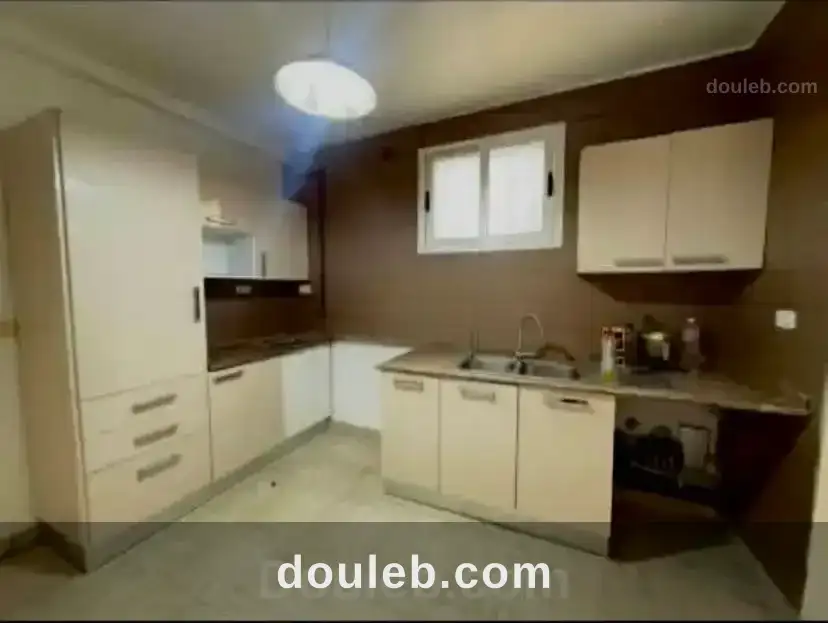 Un duplex propre avec jardin qui done sur deux rue - Miniature 3