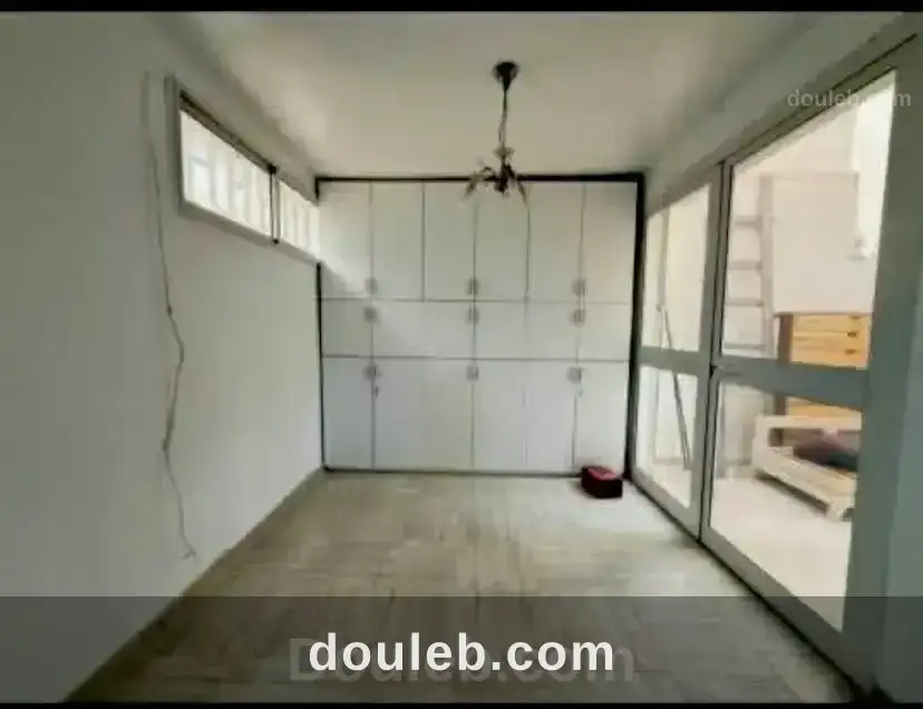 Un duplex propre avec jardin qui done sur deux rue - Miniature 4