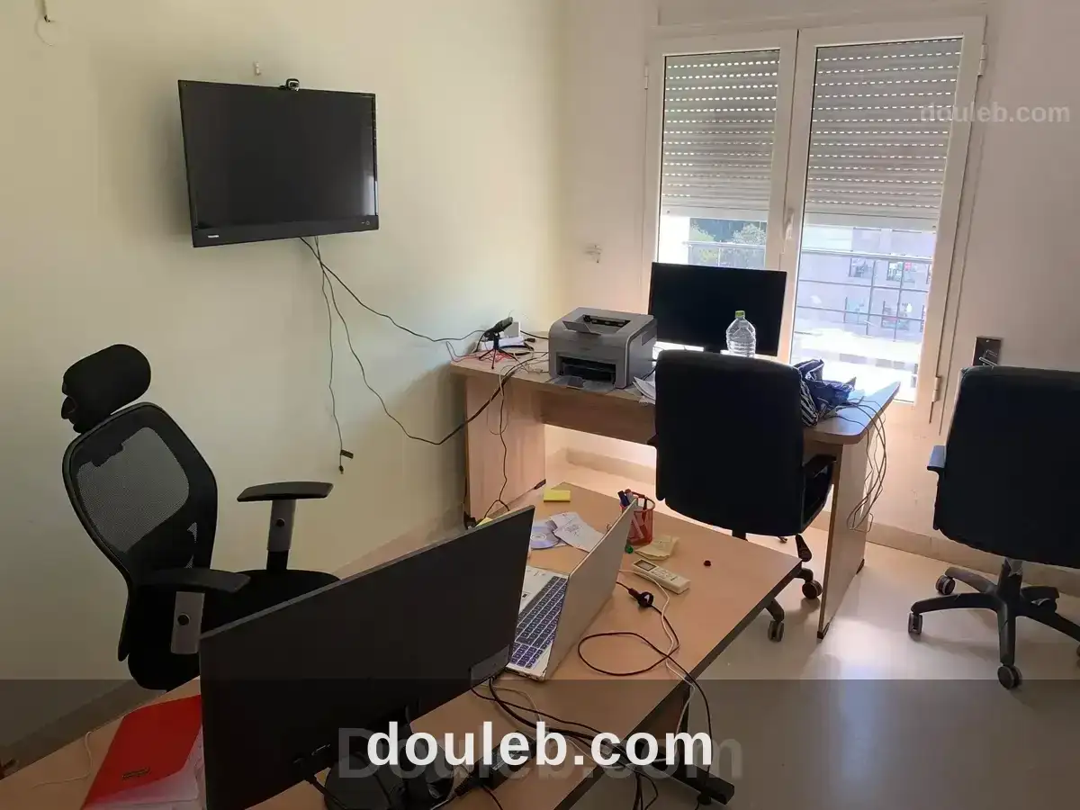 Bureau 65 m centre urbain nord avec parking - Miniature 2