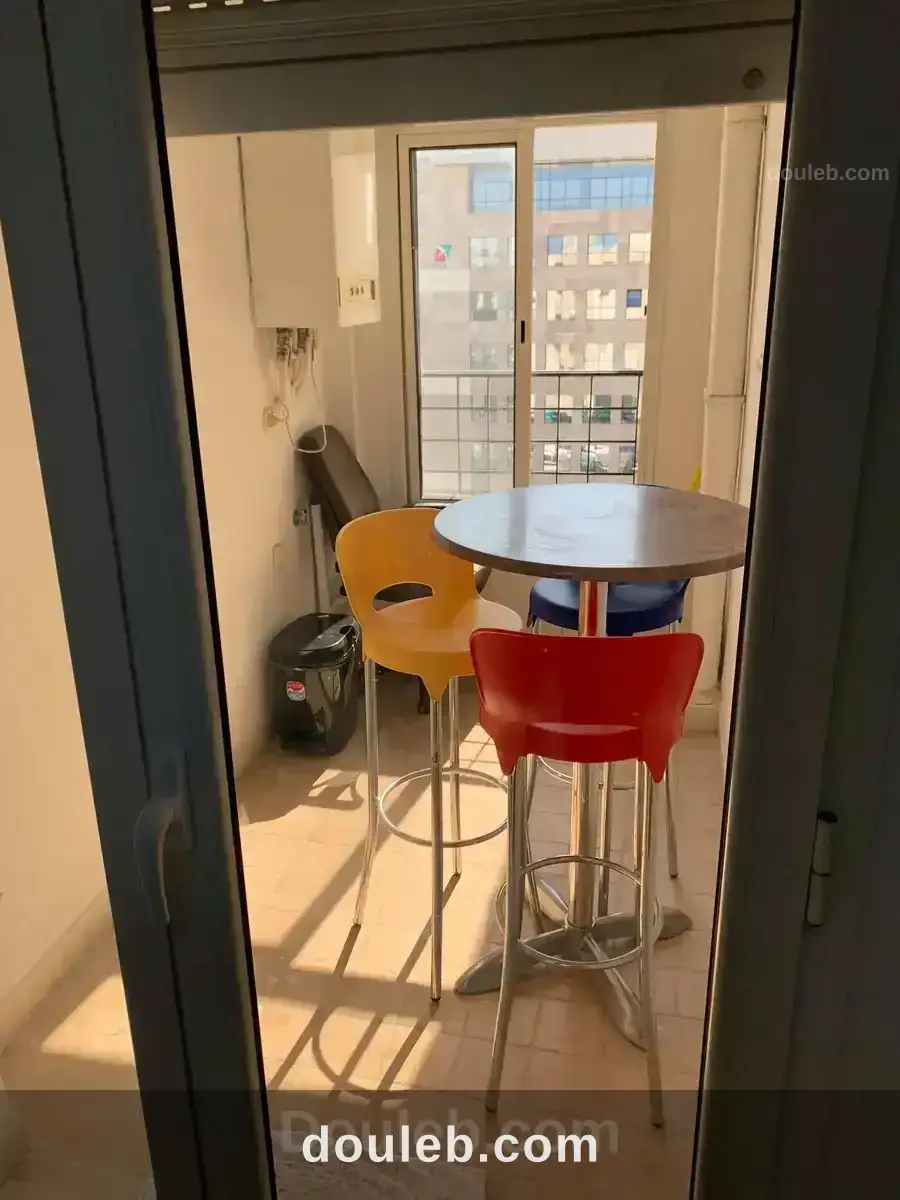 Bureau 65 m centre urbain nord avec parking - Miniature 3