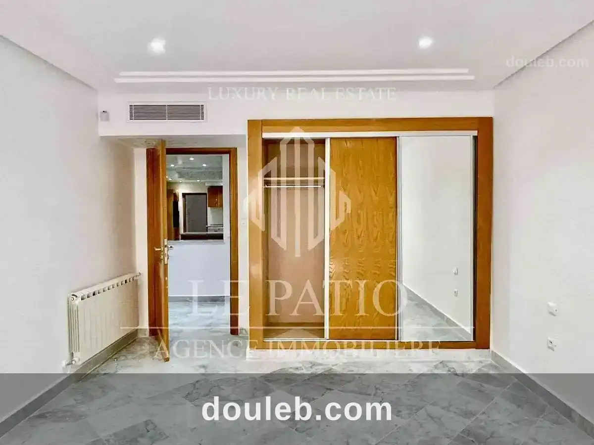 Duplex haut standing avec piscine a la marsa - Miniature 5