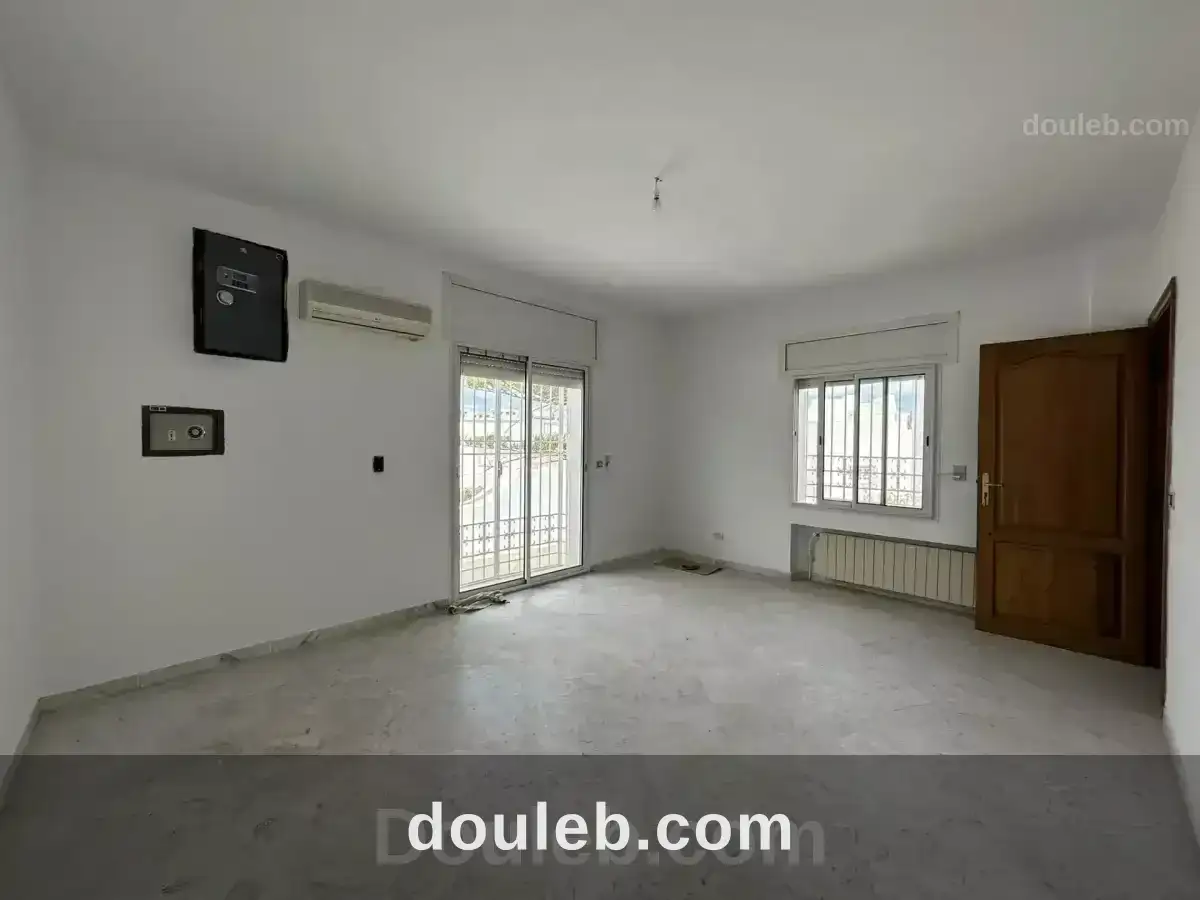 Villa s7 à menzah 9a sur artère principale - Miniature 4