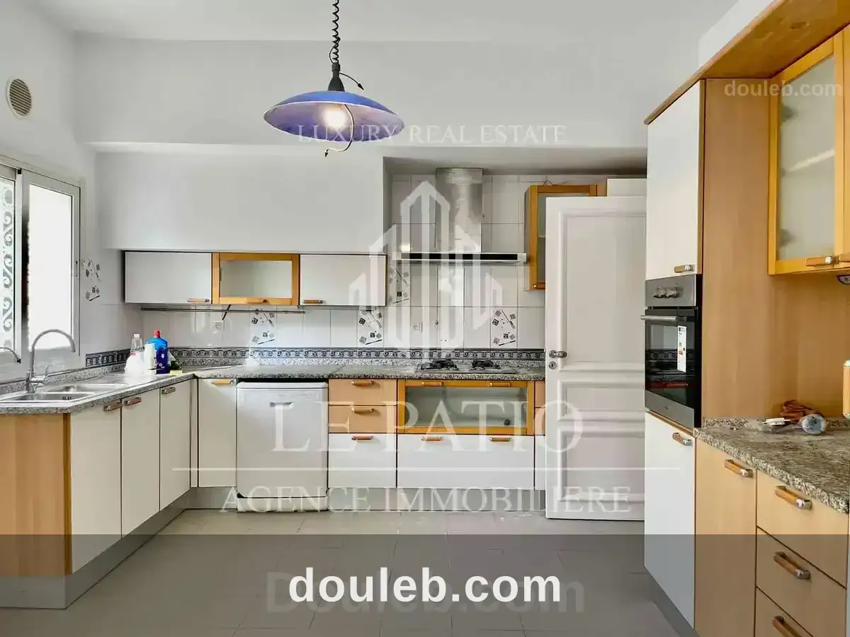 Villa a la marsa avec un grand jardin piscine - Miniature 4