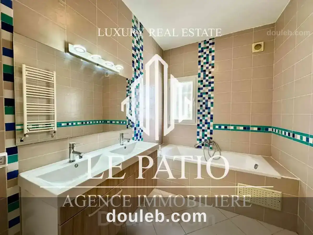 Villa avec jardin et piscine a la marsa - Miniature 5