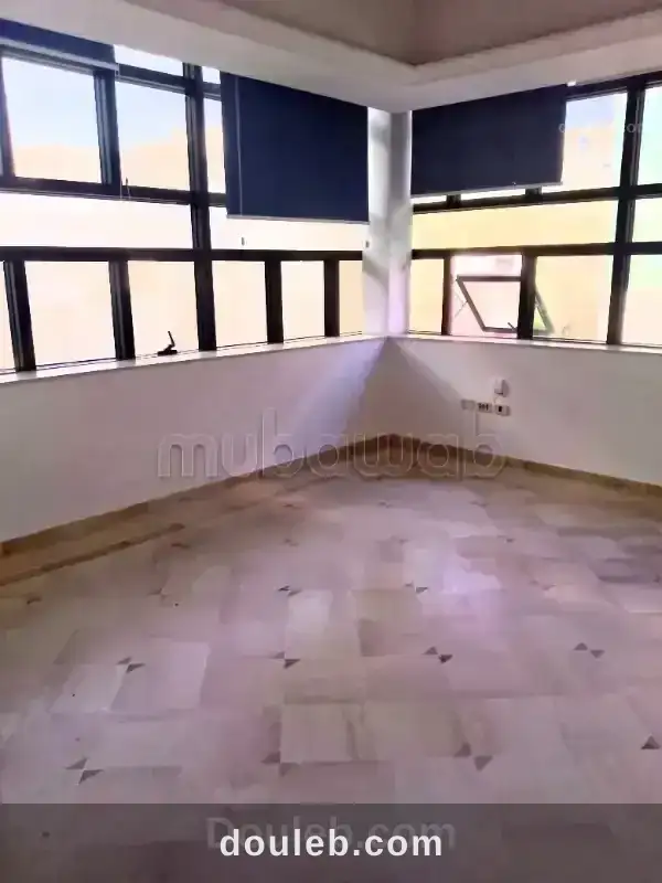 Un beau bureau ou cabinet - Miniature 2