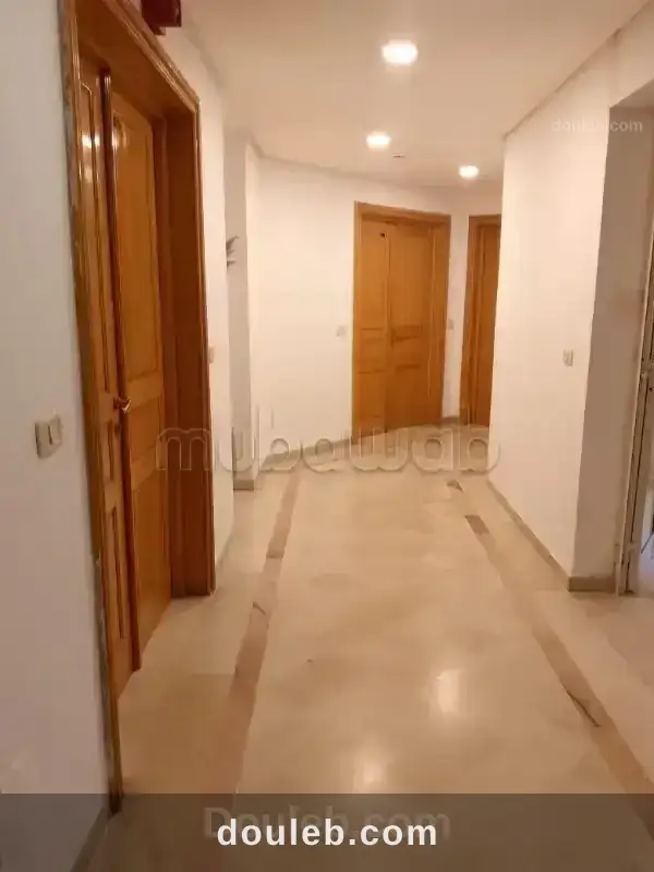 Un beau bureau ou cabinet - Miniature 3