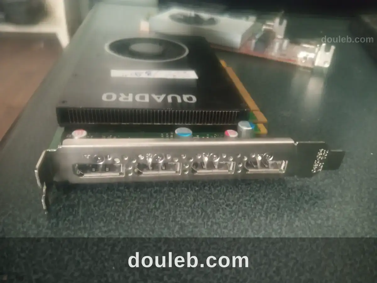 Carte graphique quadro à Tunis