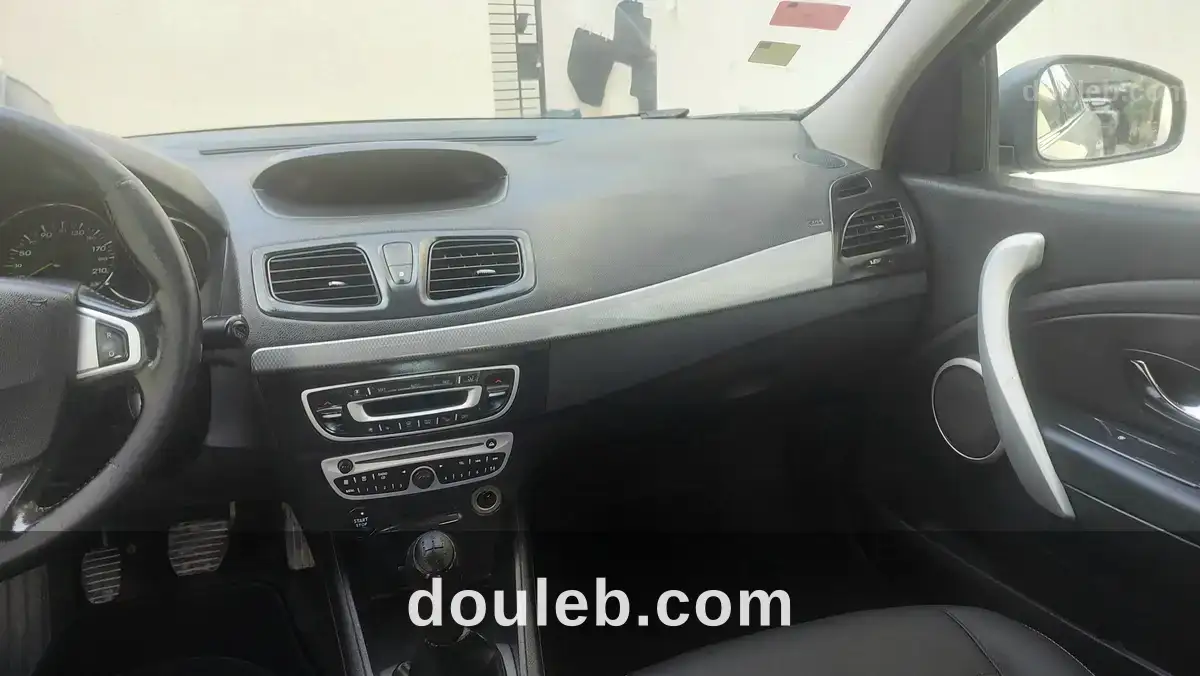 Voiture très bon état à Tunis