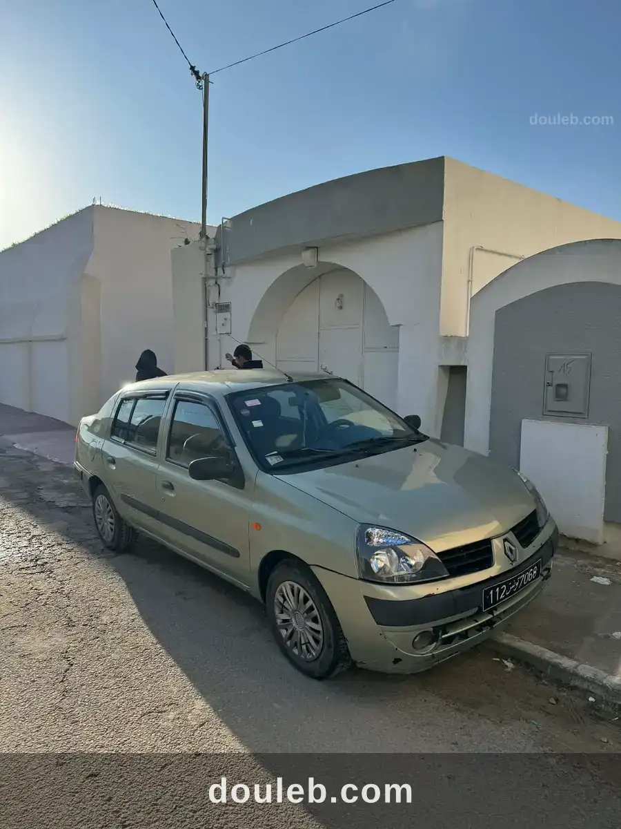 Clio classique en très bon état à Tunis
