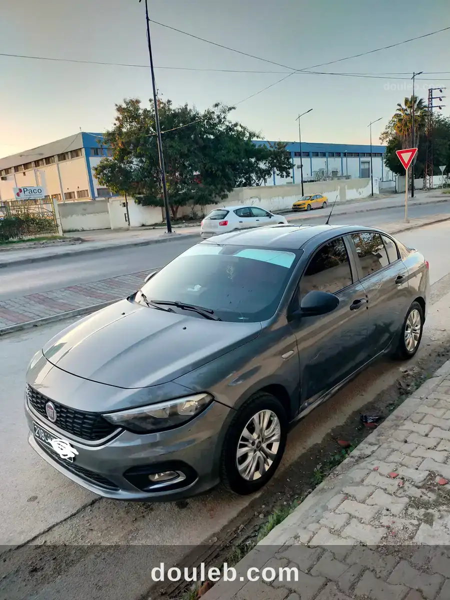 Fiat tipo 2020 à Tunis