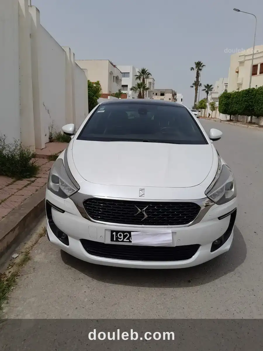 Voiture ds5 de collection à Tunis