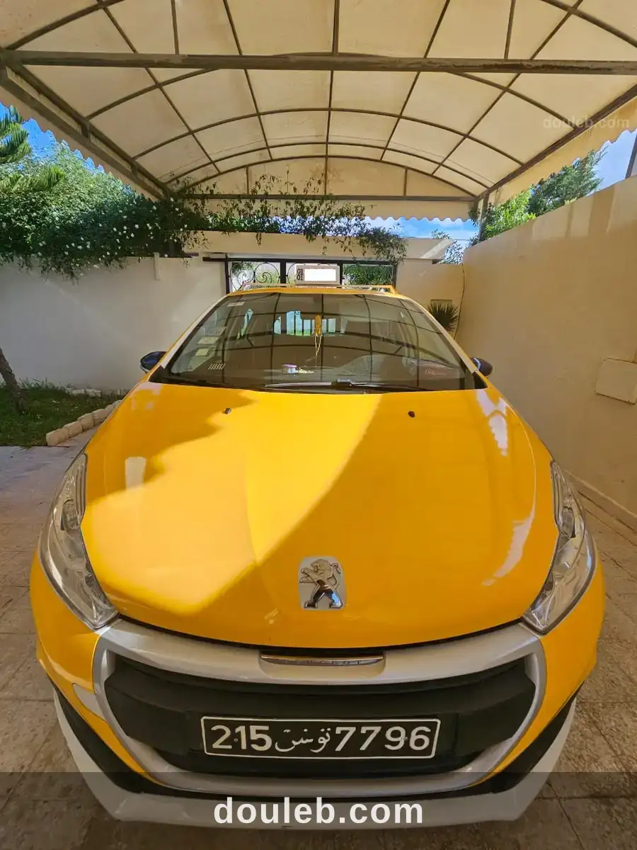 208 peugeot essence tres bon état à Tunis